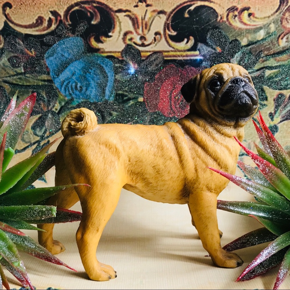 🐶ADORABLE RESIN PUG DOG🐶